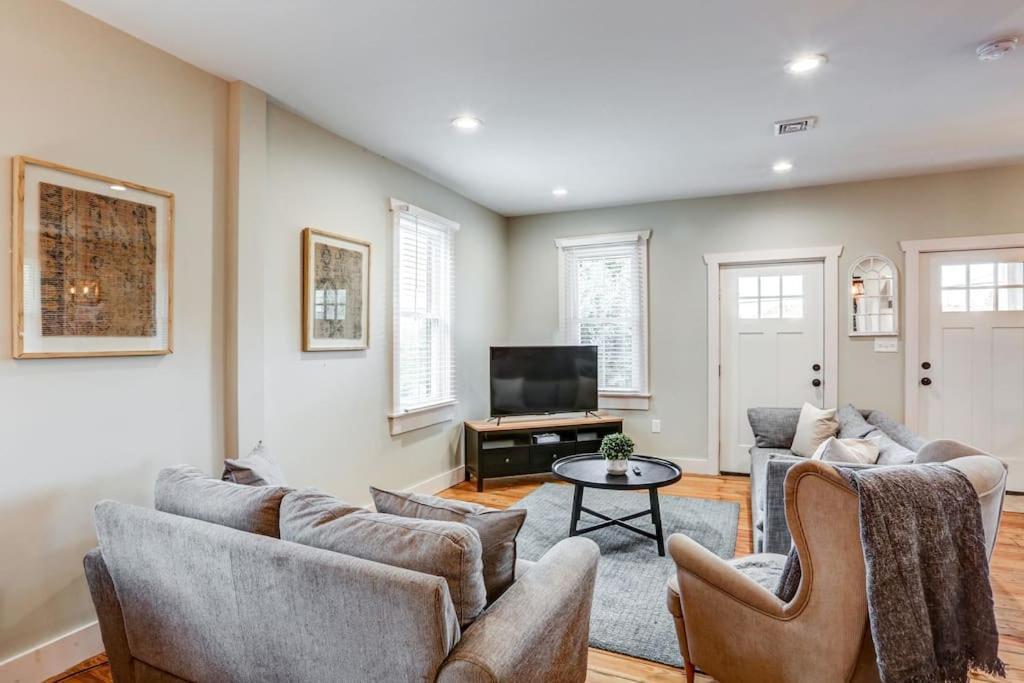 Beautiful Farmhouse Close To Lanc Hershey Etown Mount Joy Екстериор снимка