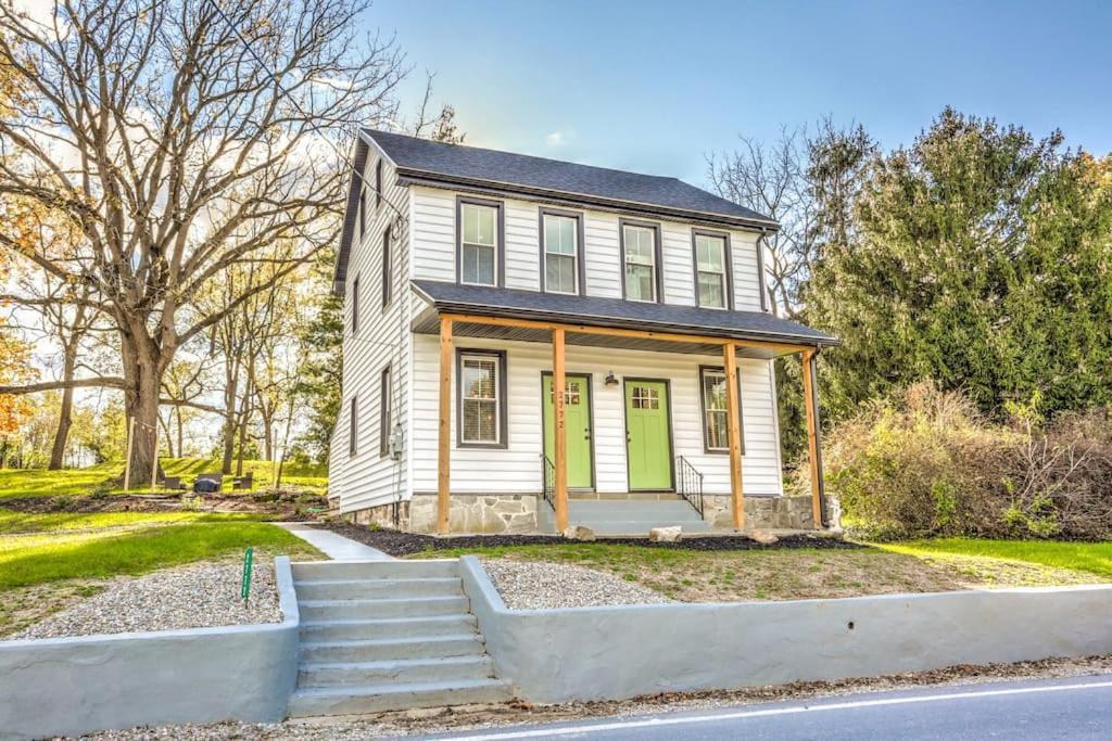 Beautiful Farmhouse Close To Lanc Hershey Etown Mount Joy Екстериор снимка