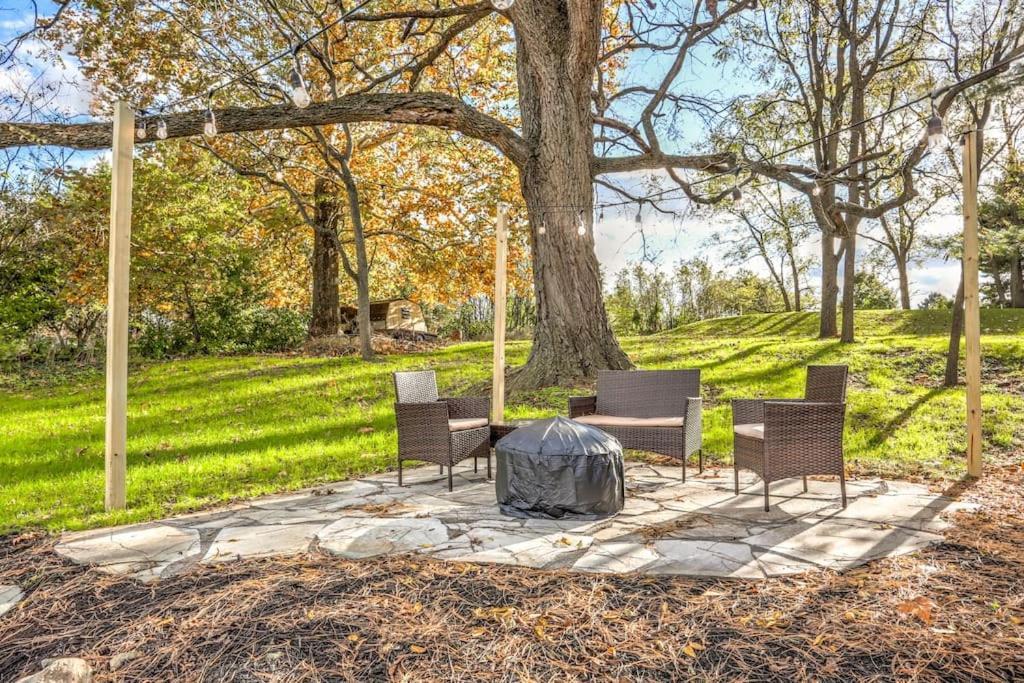 Beautiful Farmhouse Close To Lanc Hershey Etown Mount Joy Екстериор снимка