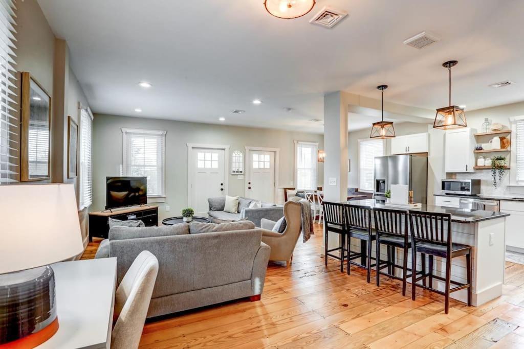 Beautiful Farmhouse Close To Lanc Hershey Etown Mount Joy Екстериор снимка